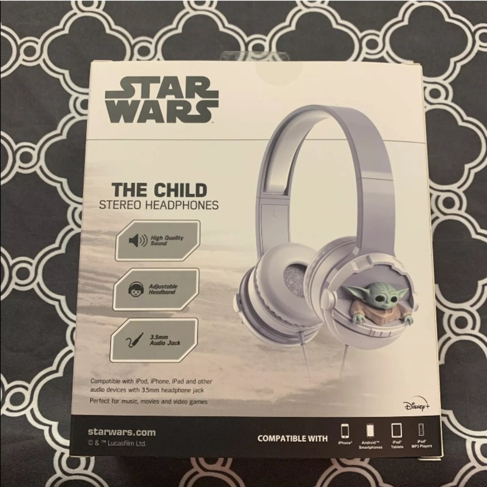 NIB Baby Yoda The Child Mandalorian Stereo Audio Universal Headphones 3D IN PRAM